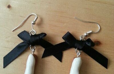 boucles d'oreilles éclair à la vanille et petit nœud noir