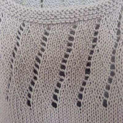 Un petit top ajouré pour le retour des jours d'été (taille 10 ans)