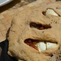 Fougasse complète au fromage de chèvre et fruits secs