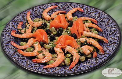 Salade de fèves aux crevettes et à la truite fumée