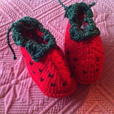 Chaussons aux fraises pour bébé 