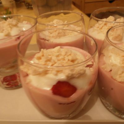 COUPE MERINGUEE AUX FRAISES 3PP