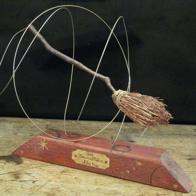 Harry Potter #4: Trophée Nimbus 2000- "Best Broom-Maker of the Year" 