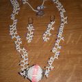 Collier Corail avec boule et ses boucles...