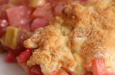 Cobbler à la rhubarbe et au gingembre