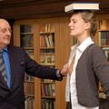 Les livres sont non seulement des mines de culture, mais aussi des dispositifs formateurs pour un bon maintien du cul.