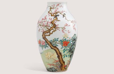 A fine and rare famille rose 'magpie and prumus' vase, Republic  period (1912-1949)
