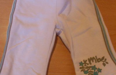 Pantalon blanc T.3mois 2€