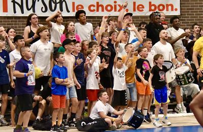LE KOP SAINT-MICHELLOIS DONNE DE LA VOIX.