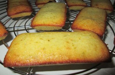 Financiers au miel et à la pistache