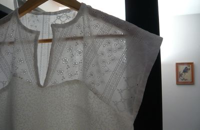 tunique C, broderie anglaise
