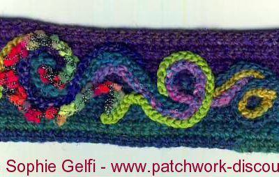 Bracelet en crochet brodé - embellissements suite