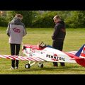 Un Fly Baby, un jet lors d’un meeting aéromodélisme.