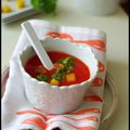 Soupe de tomates au pesto de roquette - persil et croutons de polenta