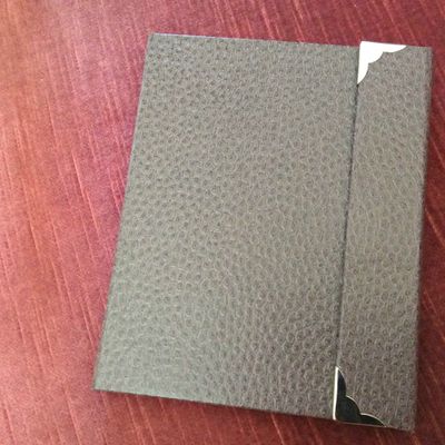 Petit carnet bien pratique, qui présente bien
