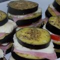 Petits tas d'aubergine-mozza-jambon