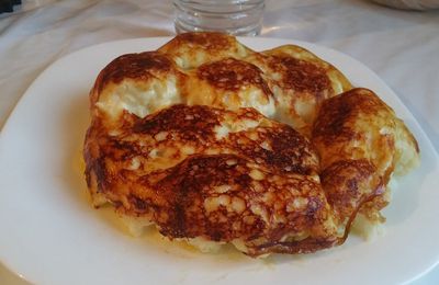 Chou-fleur mi-gratiné à la poêle, sauce béchamel fromagère sur le top des sommités (cuisson sans four)