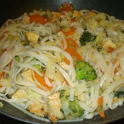 NOUILLES THAI AU POULET ET LEGUMES DIVERS (et D'HIVER)