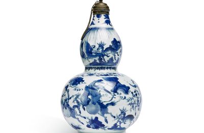 A blue and white 'hunting scene' double-gourd vase, Ming dynasty, Chongzhen period