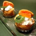 Profiteroles au fromage frais et oeufs de saumon