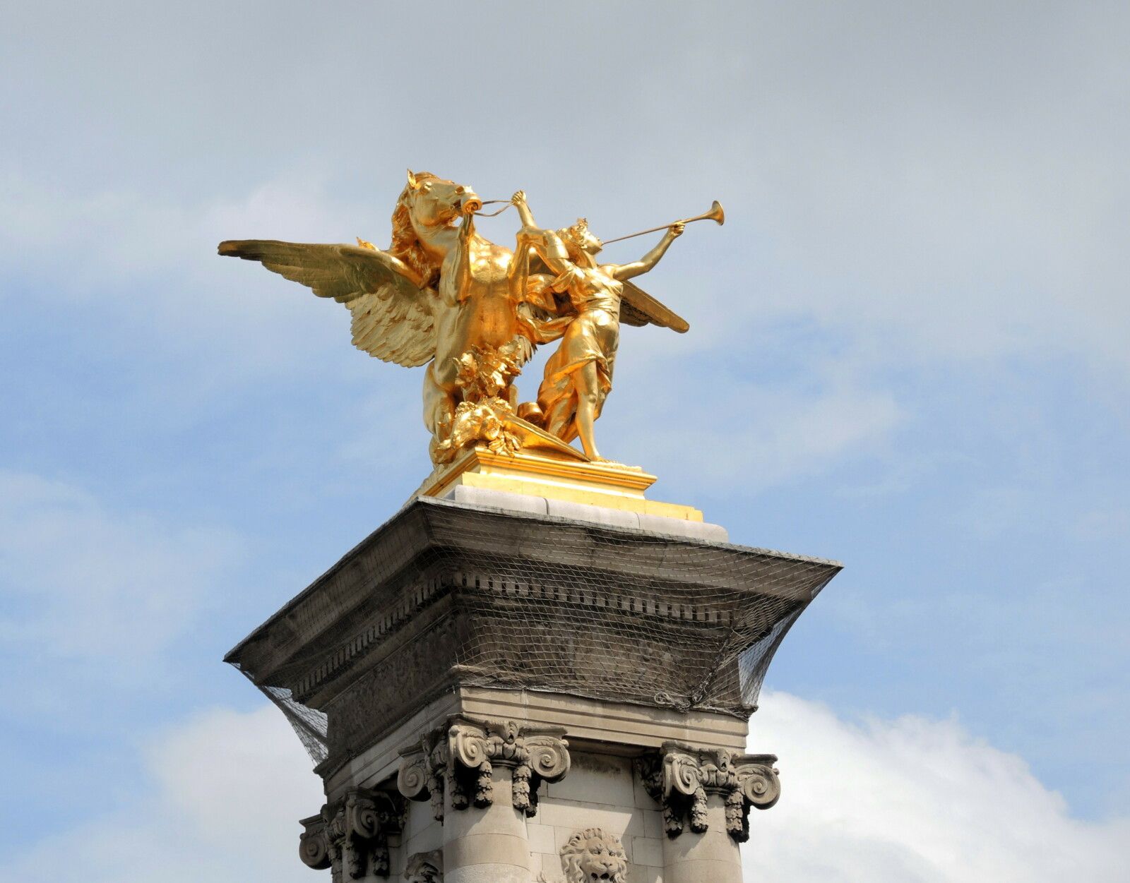 Paris, Pont Alexandre III, statue (75)