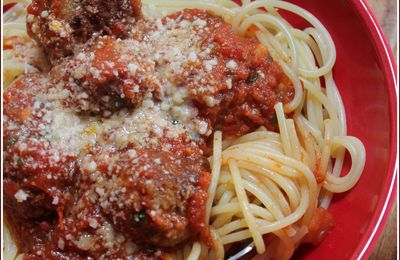 Spaghetti aux boulettes de viande et sauce tomate maison