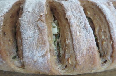 Pain à l'ail et aux herbes