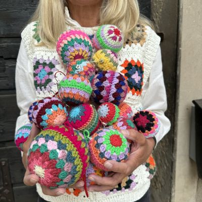 les boules de Noel se crochètent pour le 24