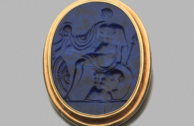 Broche. Lapis-lazuli et or. Intaille, XVIIe siècle