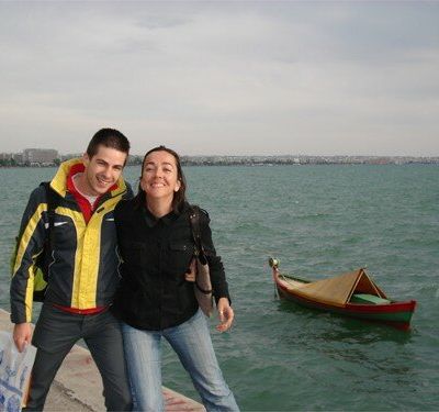 H ζωή είναι δυνατή ...       