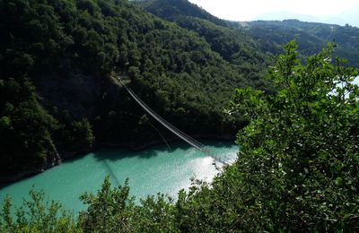 Le lac de Monteynard et ses passerelles himalayennes