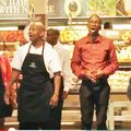 La Soweto Gospel Choir rend un hommage à Madiba dans un magasin de Parkview (Afrique du Sud). 