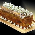 Cake moelleux aux fleurs d'acacia, eau de fleurs d'oranger et glaçage léger