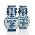Paire de vases en porcelaine bleu blanc, Chine, dynastie Qing (1644-1911)
