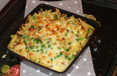 GRATIN DE MACARONIS - PETITS POIS - JAMBON