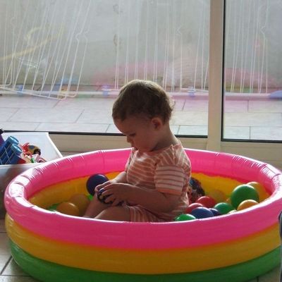 Dans la piscine ou à table