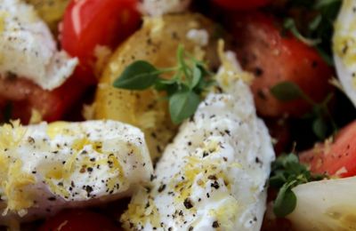 Salade de tomates a la burrata, basilic et zestes de citron