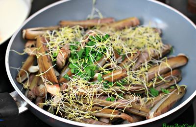 Coquillages couteaux aux graines germées de poireaux {recette}