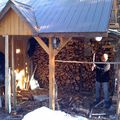 Notre réserve de bois dans la cabane