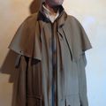 H585 : Manteau à cape T.XL