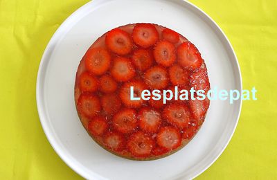 Gâteau sarrasin, fraise, rhubarbe 
