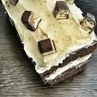 CELLE QUI TENTE UNE NOUVELLE AVENTURE: SNICKERS CAKE