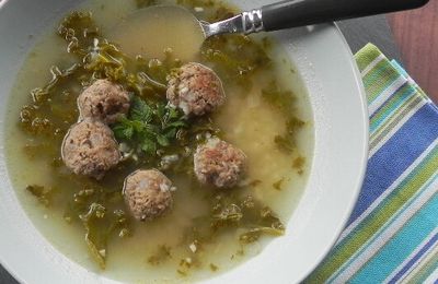 Soupe aux boulettes d'agneau et au chou kale, version sans gluten et sans lactose