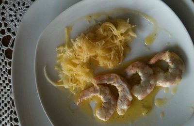 Crevettes marinées au citron vert, mangue et piment.