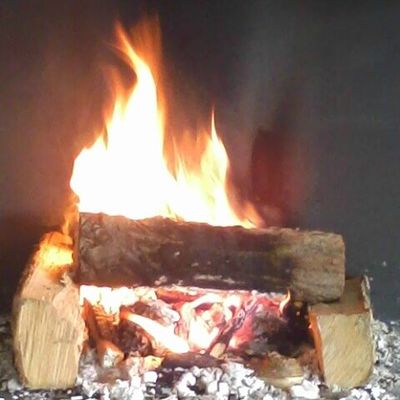 "Un bain de pieds dans les escaliers menant à la rivière sauvage à 17h13"