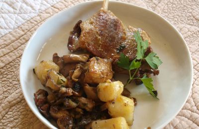 CONFITS DE CANARD - POMMES DE TERRE & CEPES SAUTES