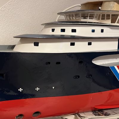 peinture détail coque et superstructure