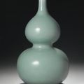 A celadon-glazed double-gourd vase. Qianlong Seal Mark