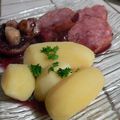 Saucisson chaud au beaujolais