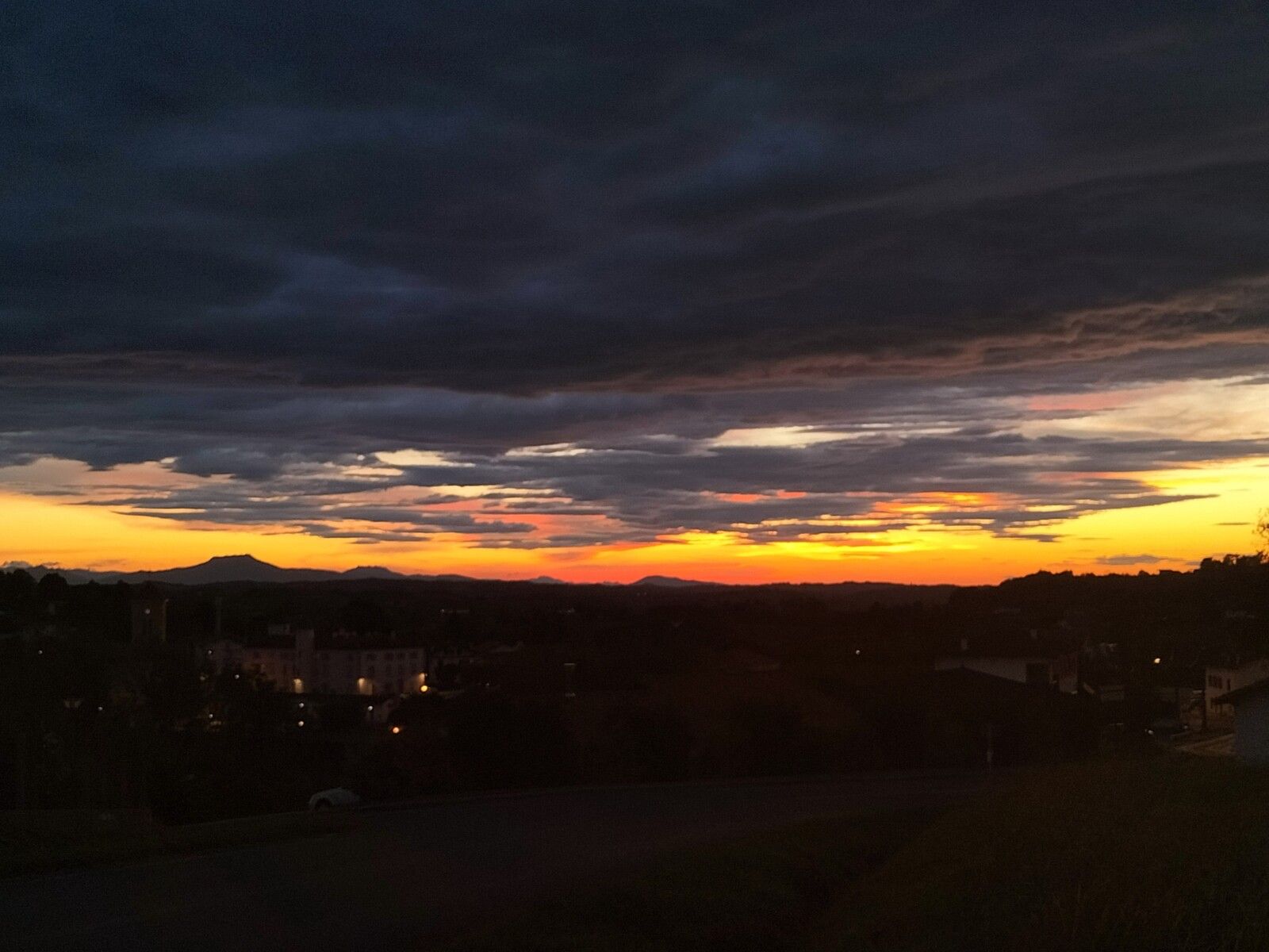 Bardos, sur la route, coucher de soleil. (64)